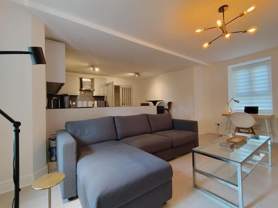 Апартаменты Bijou White Hart Lane Лондон